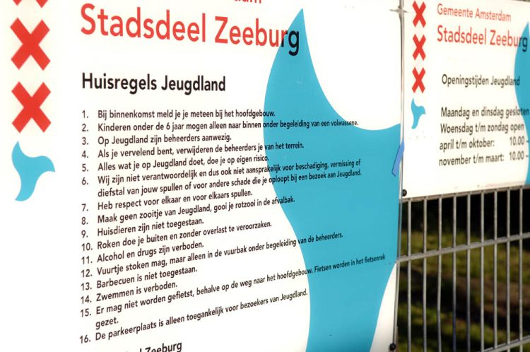Bezem door Natuurspeelplaats Jeugdland