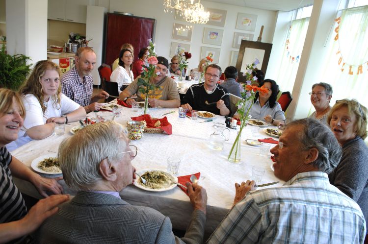 Kookclub De stek slaat een brug tussen psychiatrie en samenleving