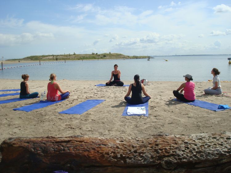 Yoga op het strand