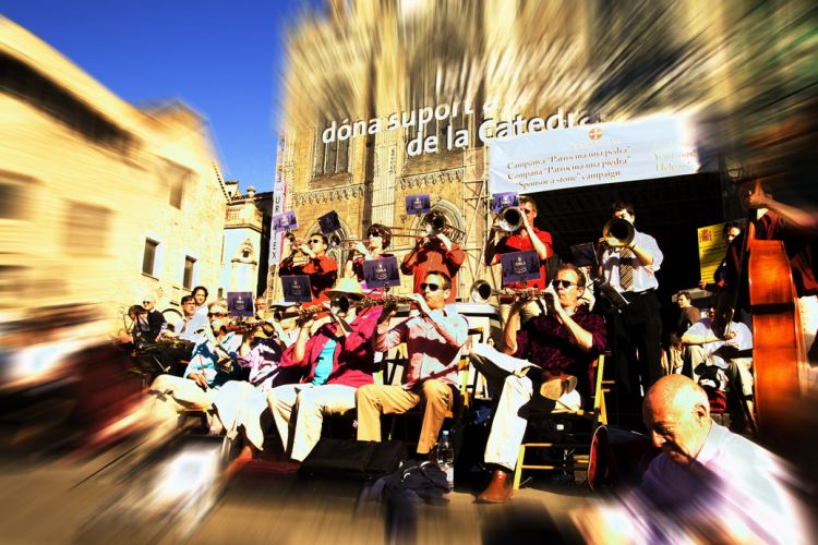 Catalaans dansorkest en Spaanse versnaperingen bij WC IJburg