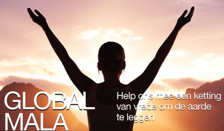 Blijburg maakt vredesketting rond tijdens de Global Mala