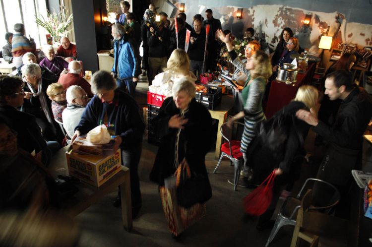 Verrassingspakket voor gedupeerden brand