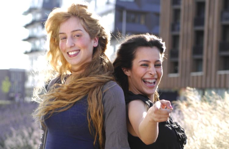 Selma (21) en Siham (17), de meisjes van Kaddour