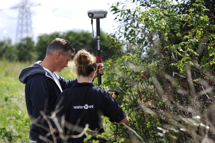 Weer boringen in Diemerpark; fietsers omgeleid