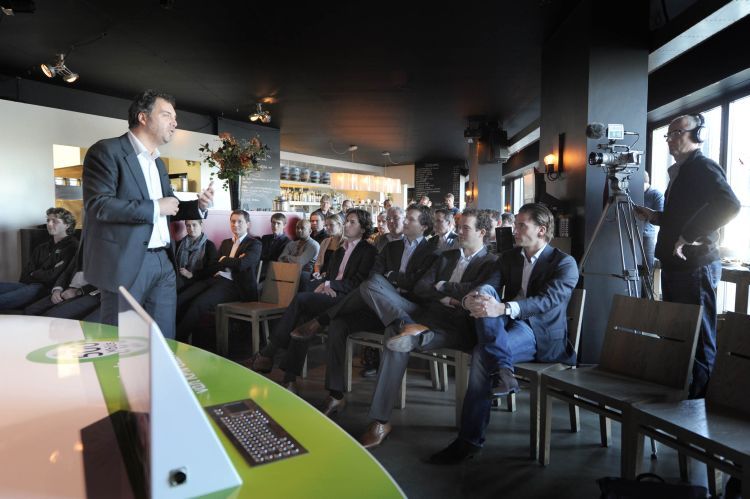 KPN presenteert megasnel internet; gratis films in Blok4