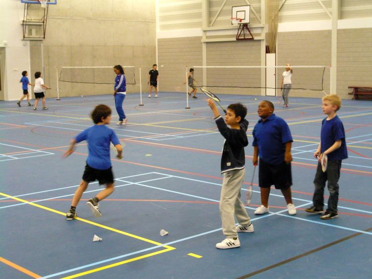 Shuttles vliegen in het rond op IJburg