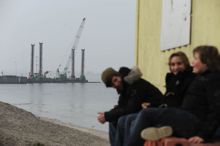 Aanleg luwtedam bij sluis