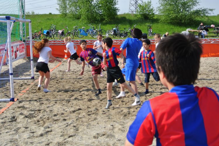 Strandvoetbaltoernooi in Diemerpark