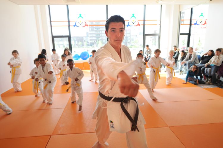 Nederlands karatekampioen geeft karateles op IJburg