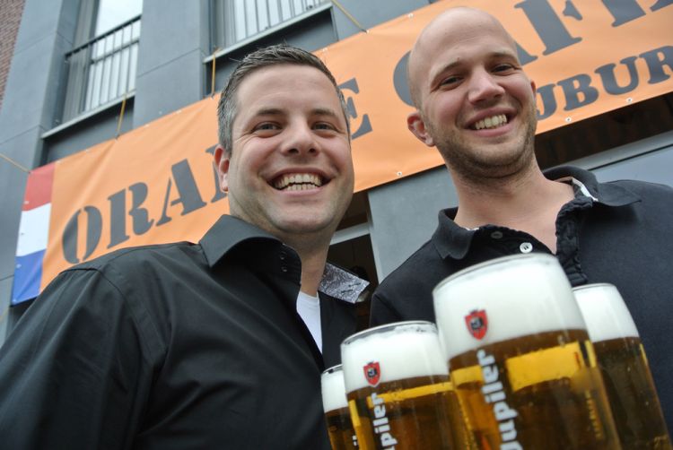 Voetbaljurkjes en bitterballen