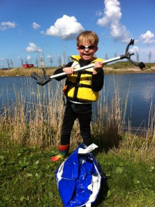 Vervuilde waterkant grachten IJburg