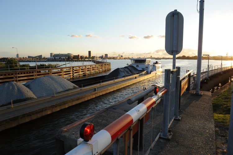 De Oranjesluizen in het IJ