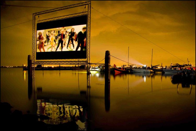 Films kijken op Pampus, vanuit je boot