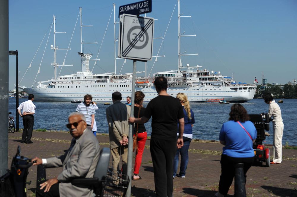 ’s Werelds langste zeilschip voor anker bij KNSM