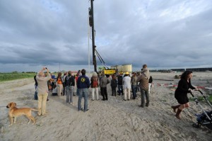 Eerste paal RI-Oostbuurt, zelfbouwers aan de slag