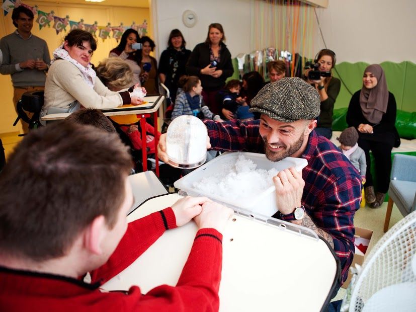 Arie Boomsma las voor bij Stichting Omega