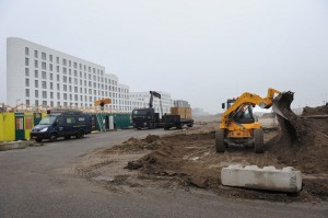 Werkterrein voor de toekomstige gracht tussen IJburg 1 en Centrumeiland.