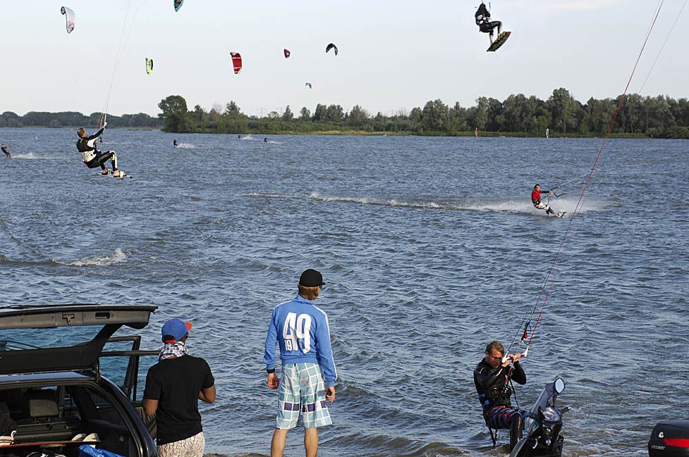 Boardsporten op strand IJburg