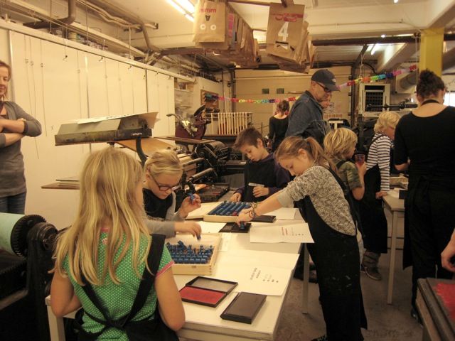 Juniorkrant door kinderen: ‘De roddelrubriek is ook belangrijk’