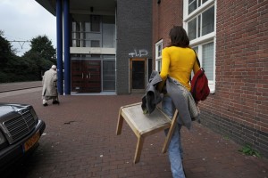 De dichte deuren bij de adressen van Stichting Hulppost Indische en Dapperbuurt.