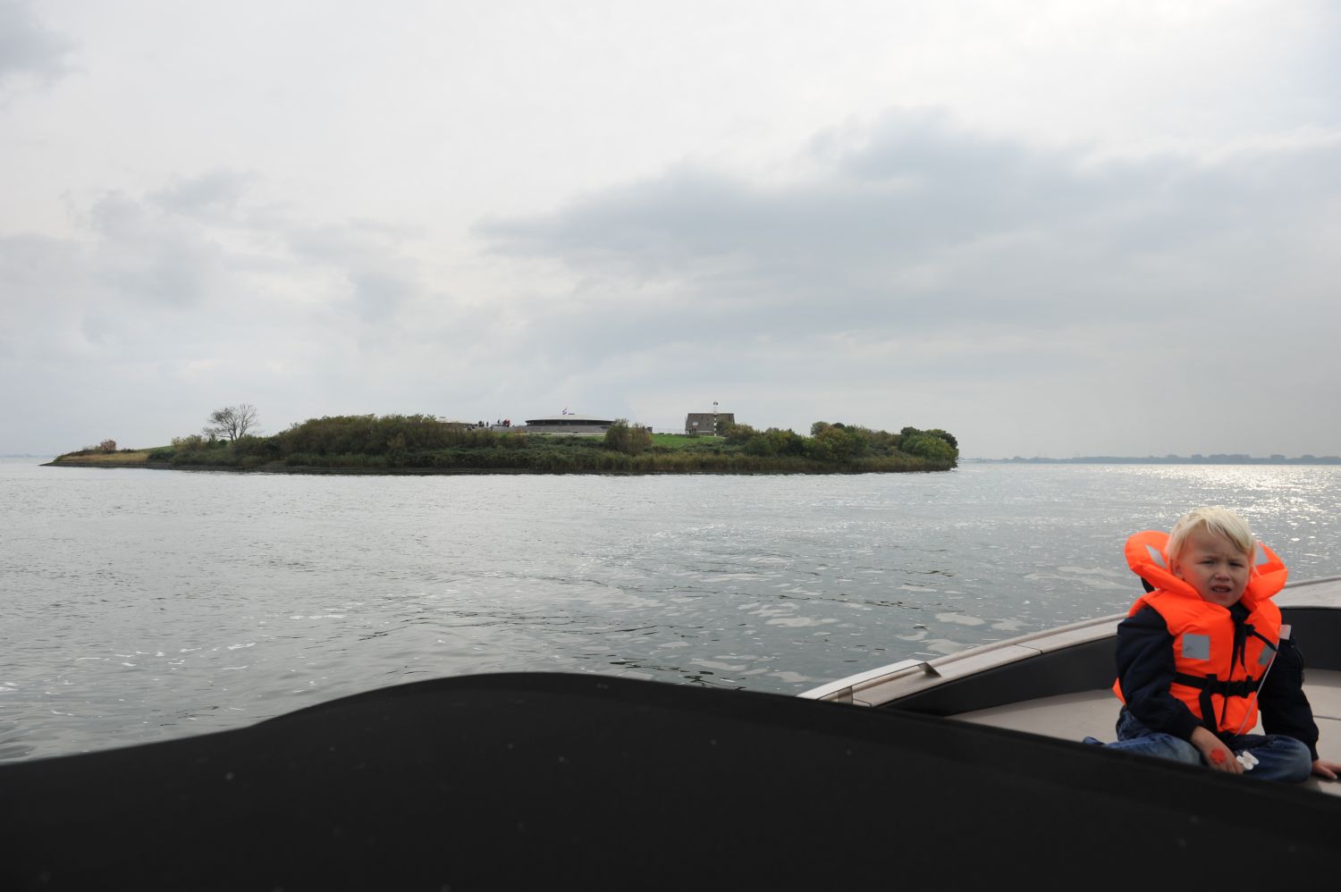 Met drank en prostituees voor Pampus