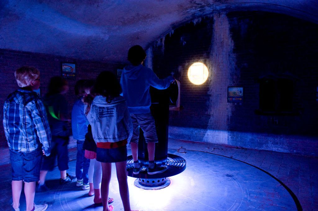 Speurtocht in het donker op Pampus