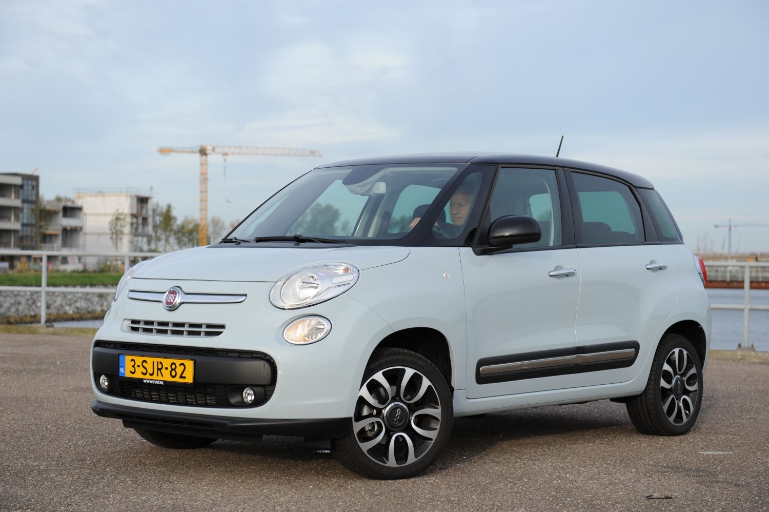Fiat 500L TwinAir 80 CNG. Oftewel: boterzacht schakelen