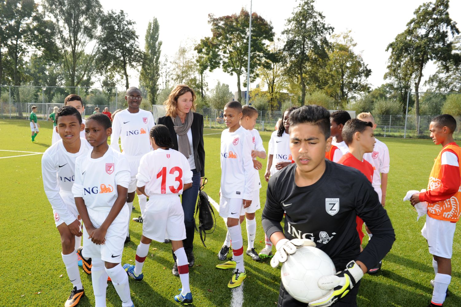 ING steekt veel geld in amateurvoetbalclubs