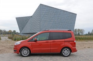 Ford Tourneo Courier 1.0 Ecoboost Titanium 4