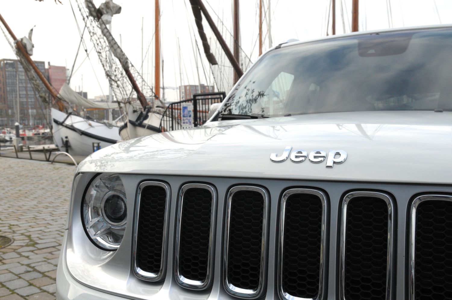 Jeep op de grille, en een verwijzing naar de beroemde Willys