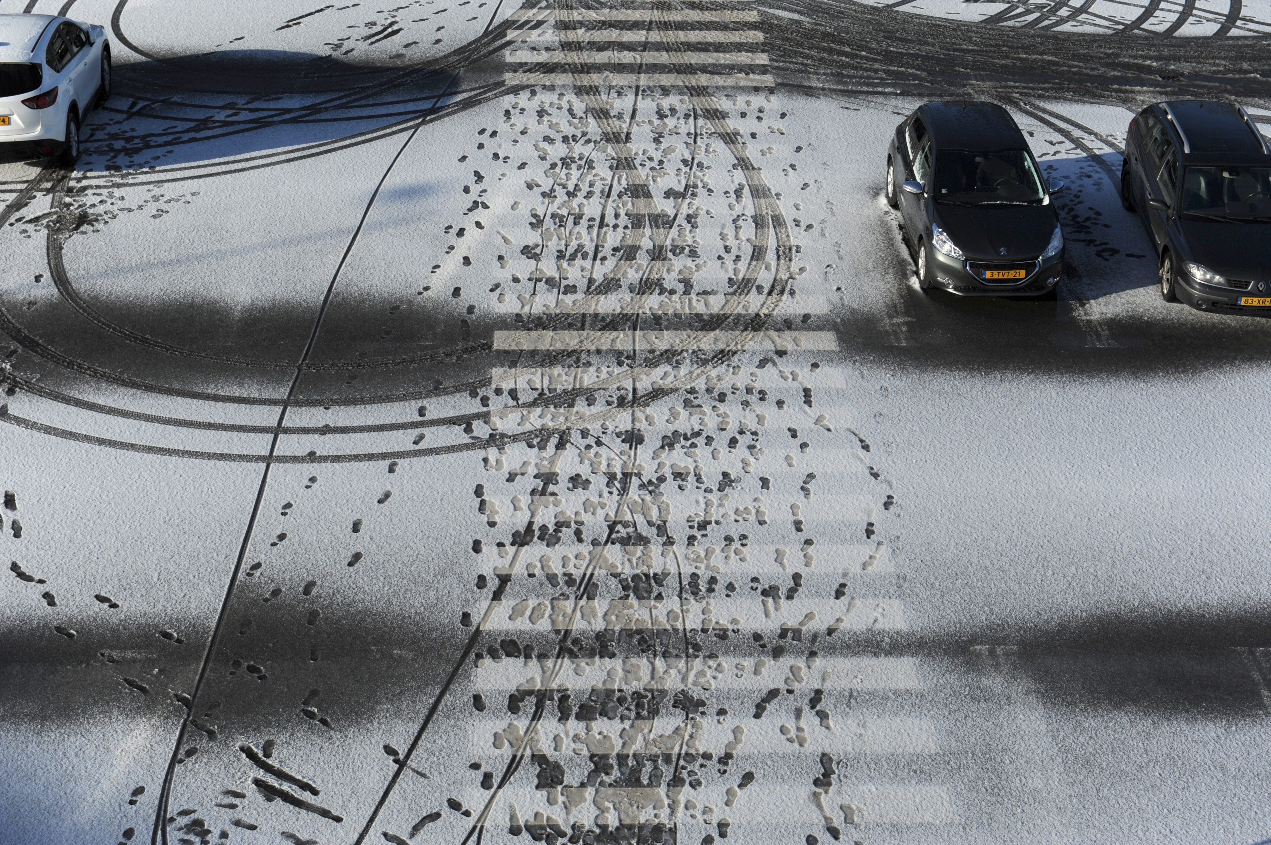 Sporen op het zebrapad.