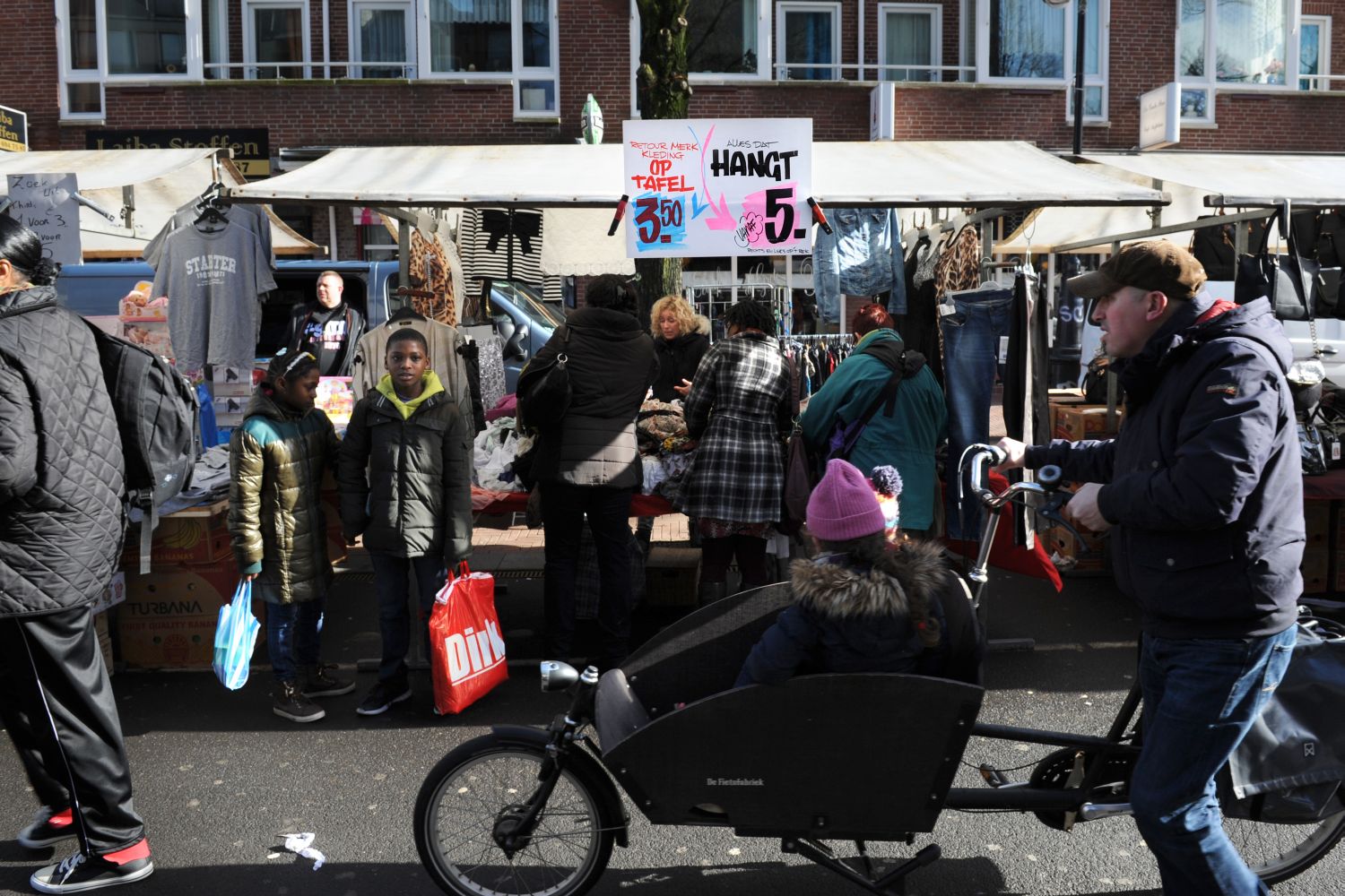 De Dappermarkt kraakt, niet nóg meer sokken