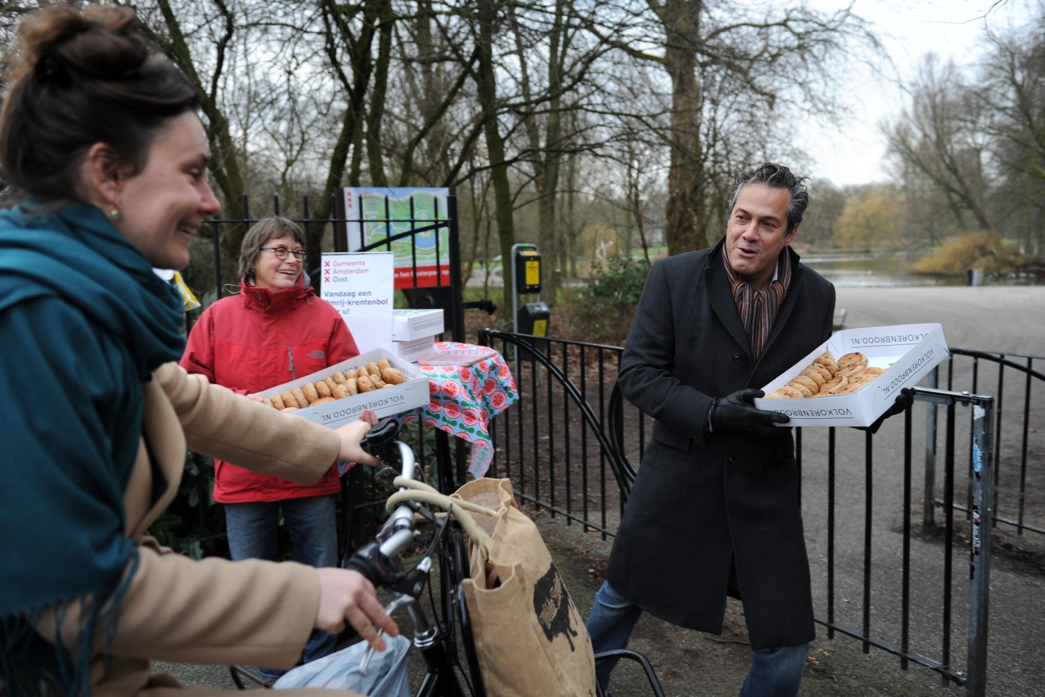 Krentenbollen voor fietsers Oosterpark