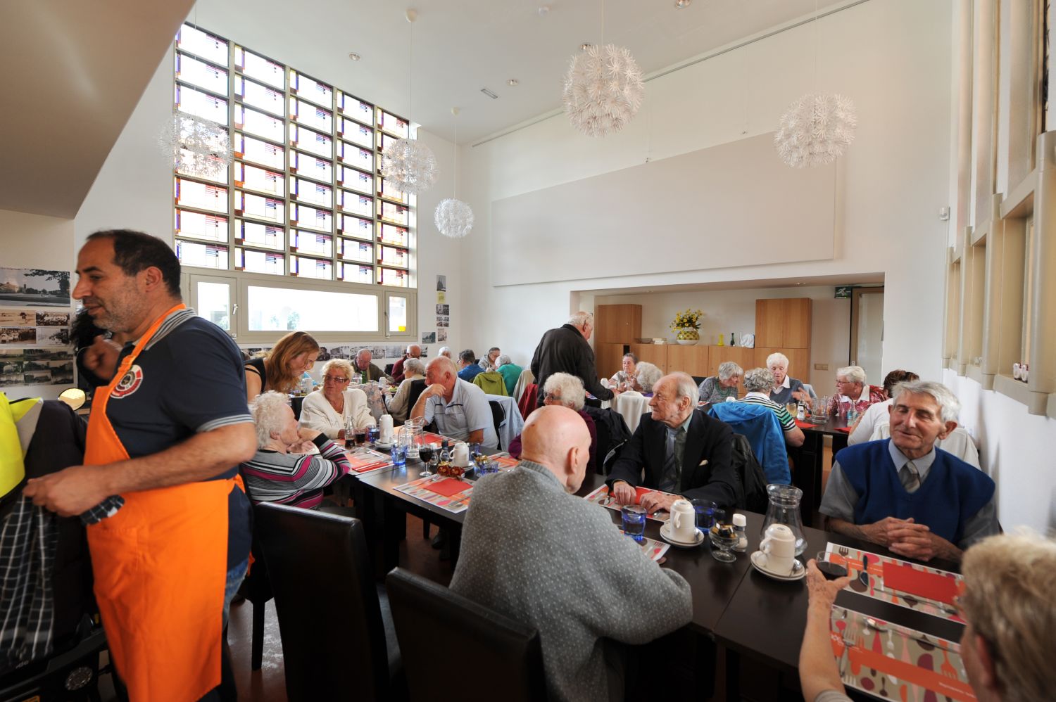 Zorg in Oost: Met z’n allen eten is veel gezelliger dan alleen