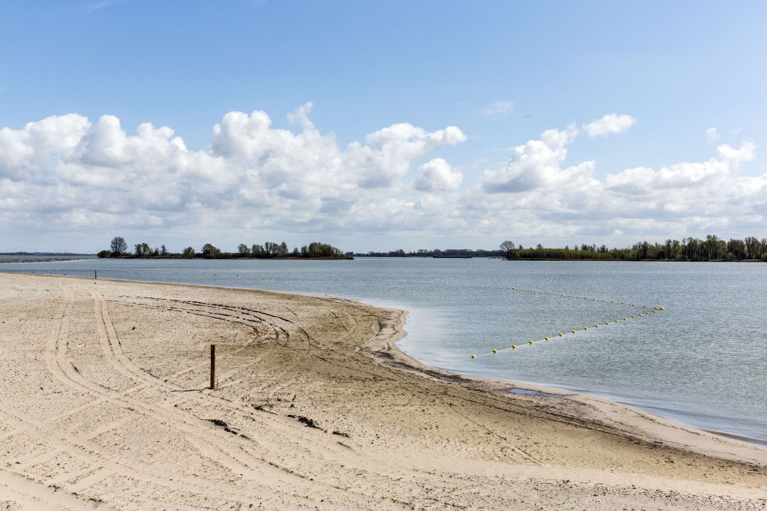 Strand IJburg op Centrumeiland geopend