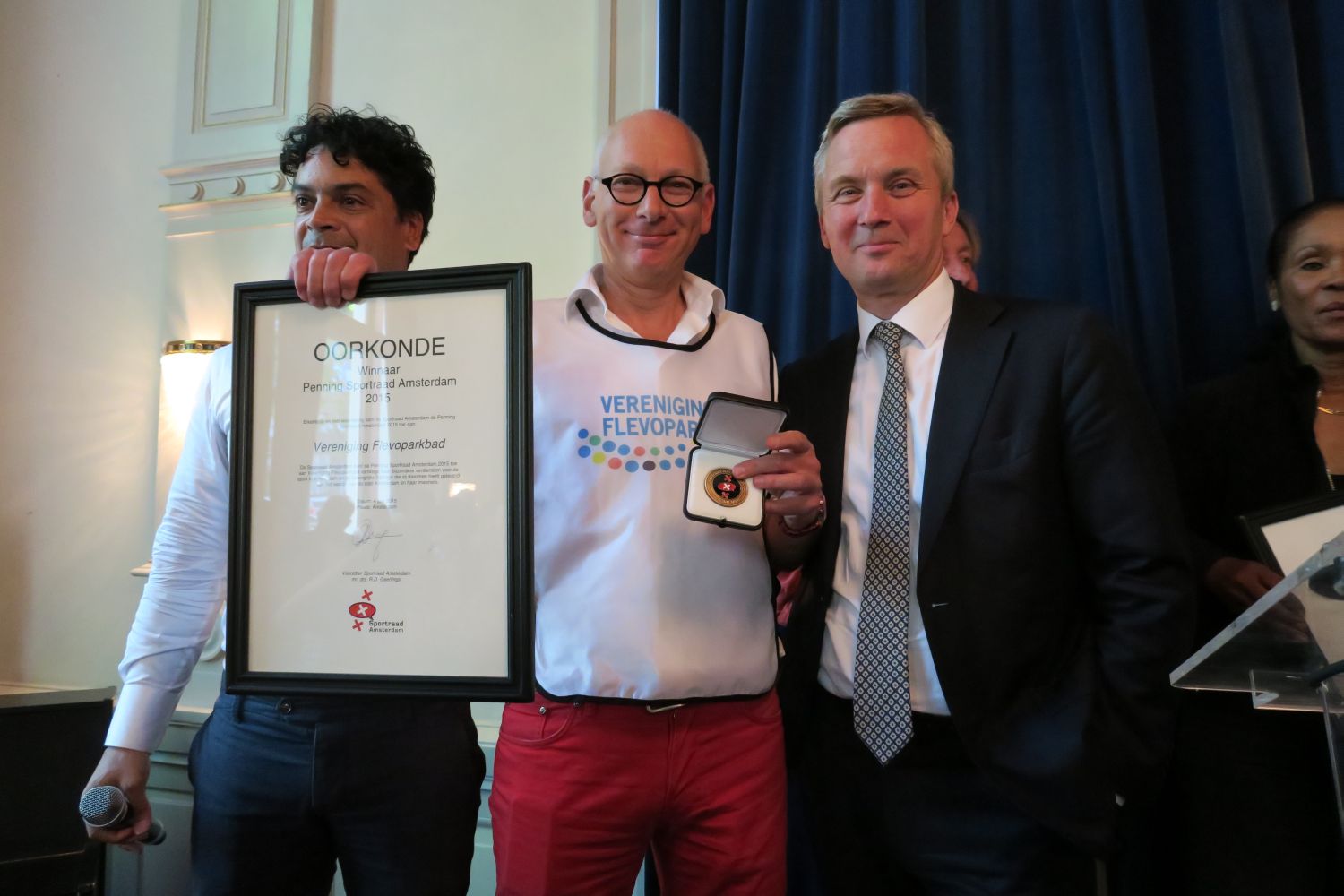 Vereniging Flevoparkbad wint Penning Sportraad 2015