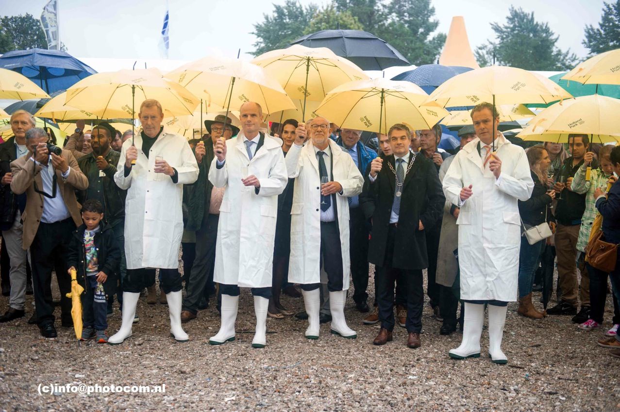 Minister Blok start bouw Holland Park in Diemen