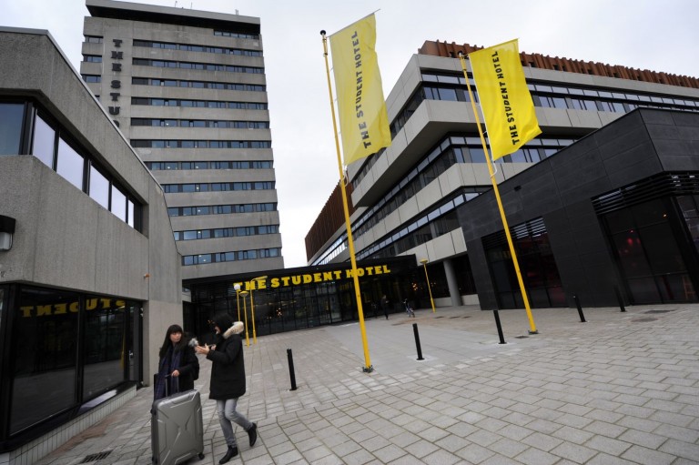 The Student Hotel haalt een 7,5: ‘Door deze gebouwen krijgt de straat een ziel’