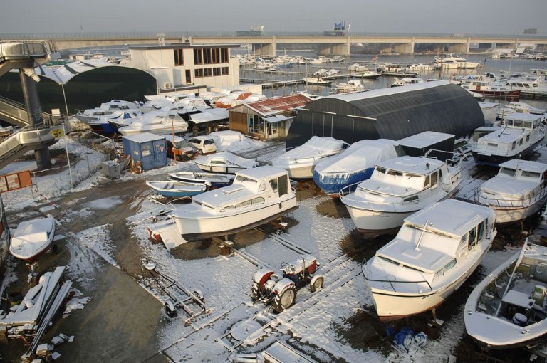 Uitverkoop watersportwinkel jachtwerf Pampus