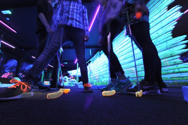 Lovers Powerzone: nu ook glow in the dark midgetgolfen