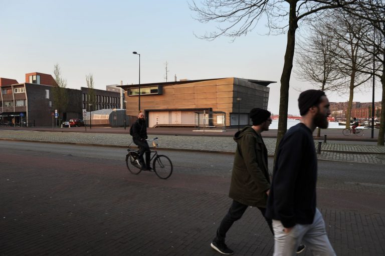 Een 9 voor het servicegebouwtje Piet Heintunnel: ‘Het roestvast staal van de gevelpanelen is een cruciale keuze geweest’