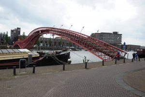 Pythonbrug, een 9: ‘Zo’n brug verwacht je in eerder in Barcelona’