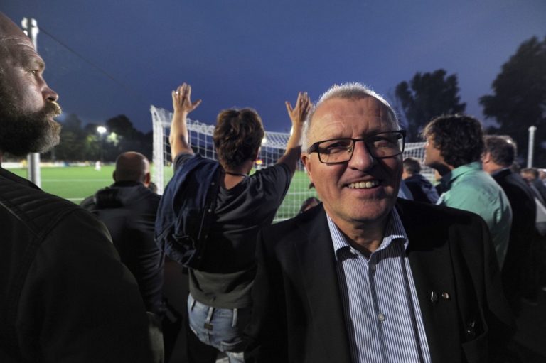 Brutaal De Dijk strijdend ten onder in KNVB Beker