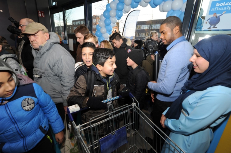 Vernieuwde Albert Heijn IJburglaan feestelijk geopend