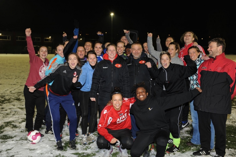 ‘Het gaat met het vrouwenvoetbal de goede kant op’