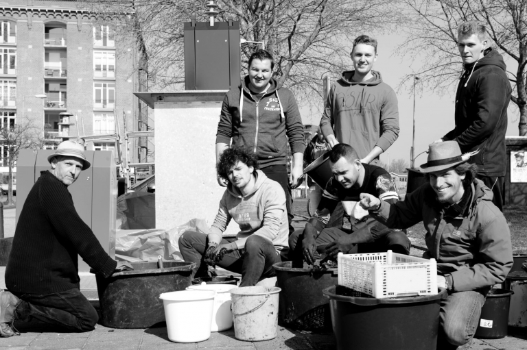 4 kilo wormen onder de grond