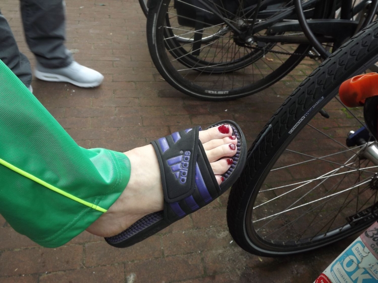 Bewoners Indische Buurt woest over fietsmarkeringen