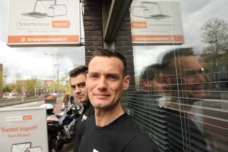Smartphone Repair: ‘Je kunt zien wat er achter de balie gebeurt’