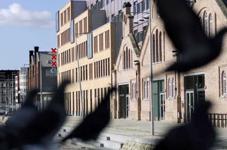 Stadsdeelcommissie Oost heeft weinig meer te debatteren. Een uur vergaderen voor 750 euro