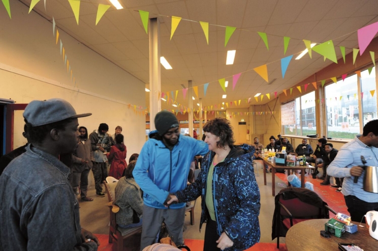 Vluchtelingen in gekraakt Juttersdok